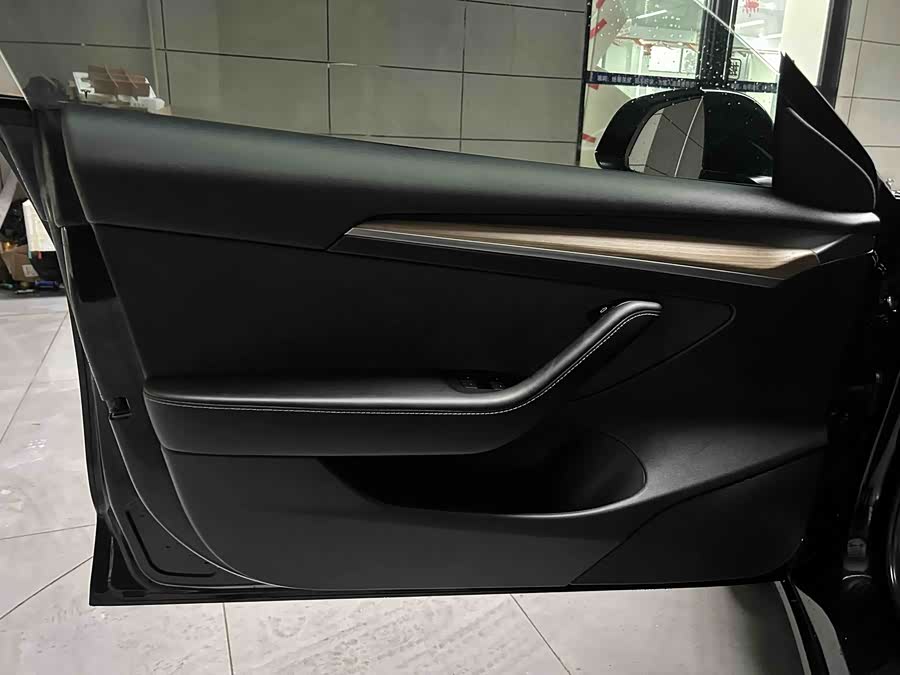Tesla Model 3 2023 car image #7