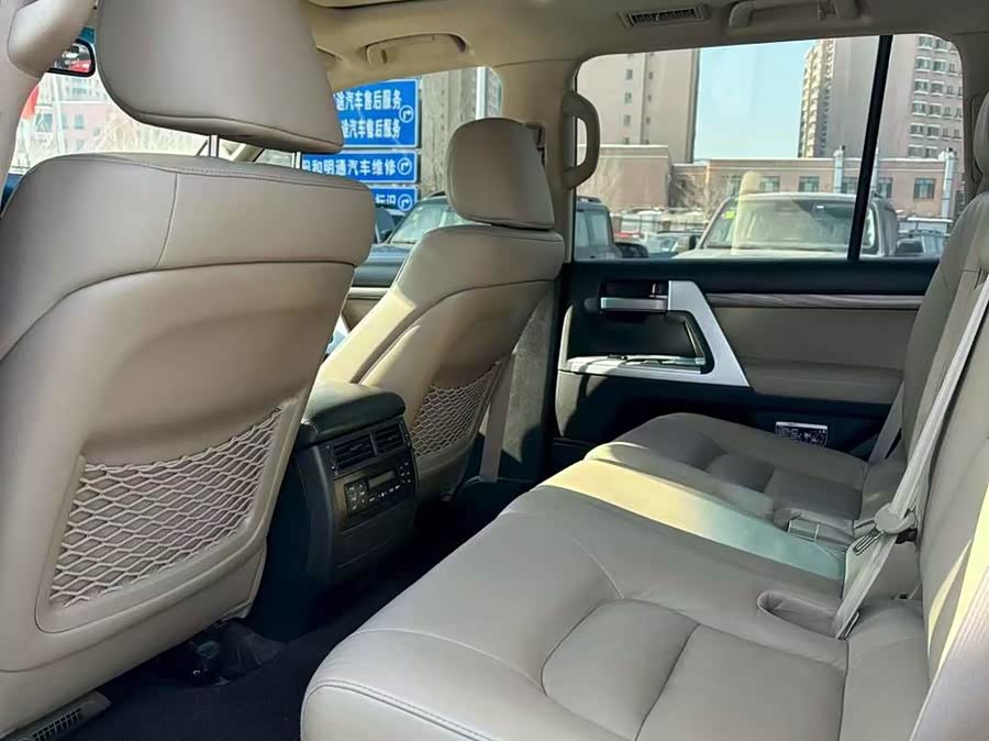 Toyota Land Cruiser 2011 car image #7