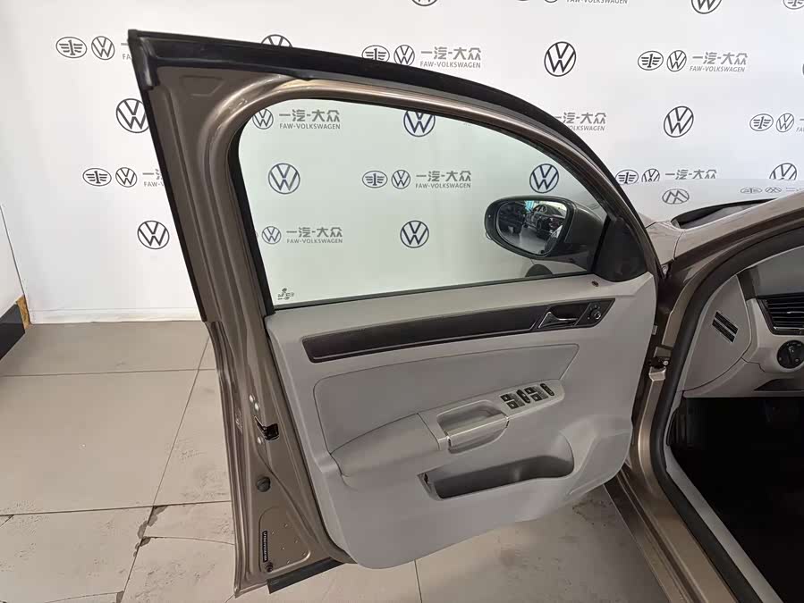 Volkswagen Bora 2014 immagine di auto #7