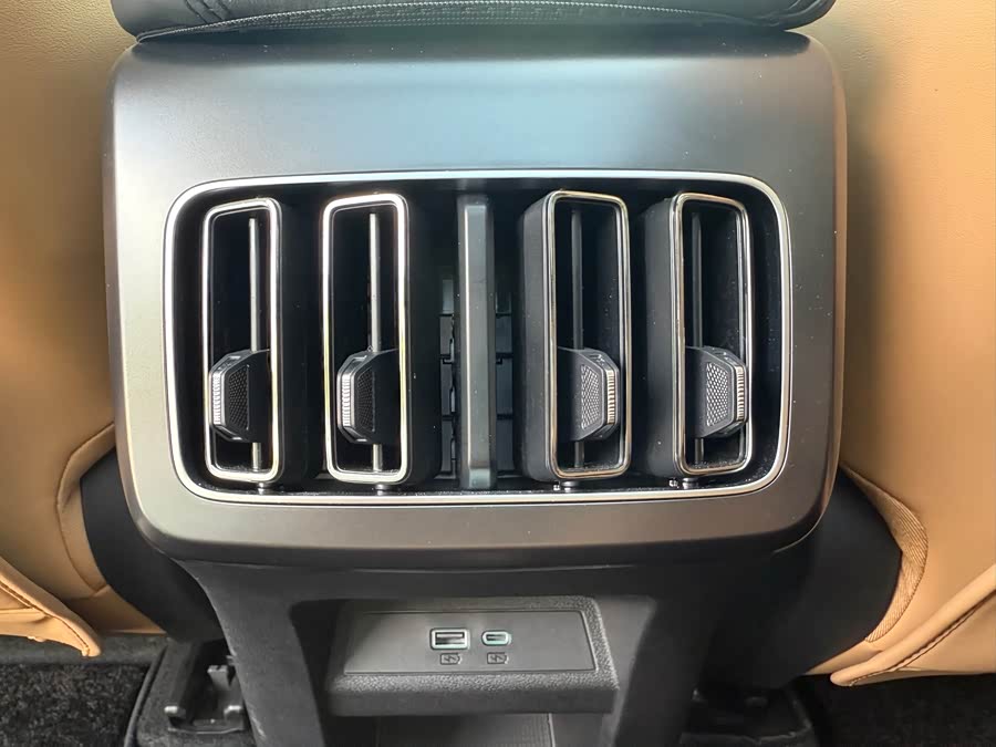 BYD SongL DM-i 2024 immagine di auto #7