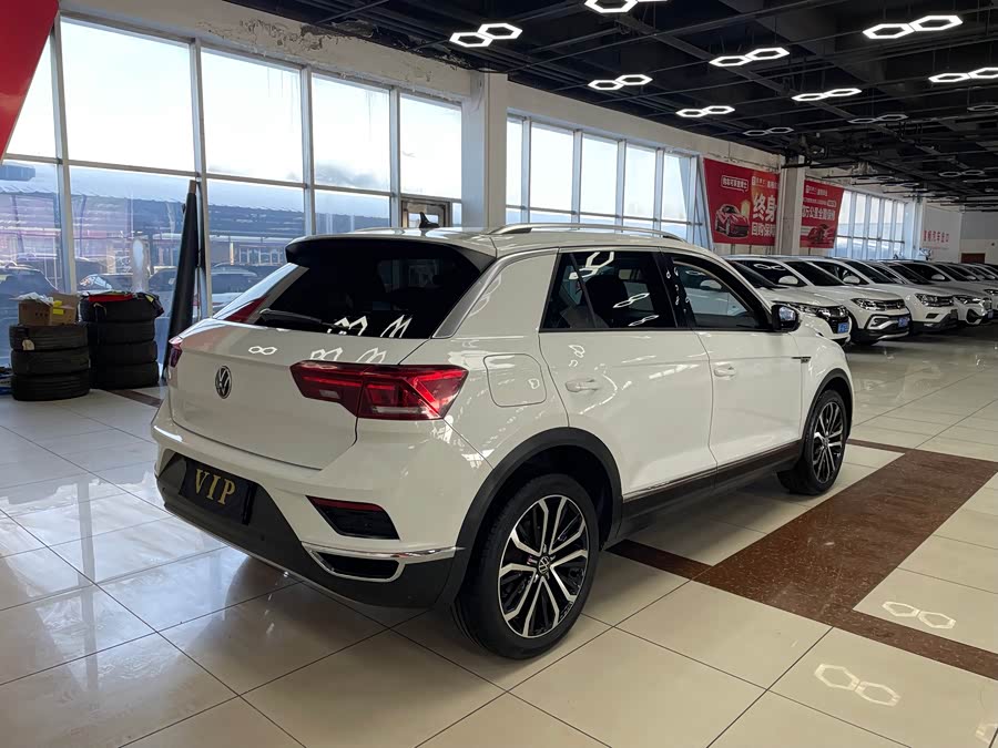 Volkswagen T-Roc 2022 car image #7