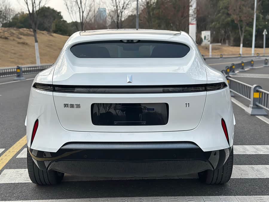 Avatr 11 2023 car image #7