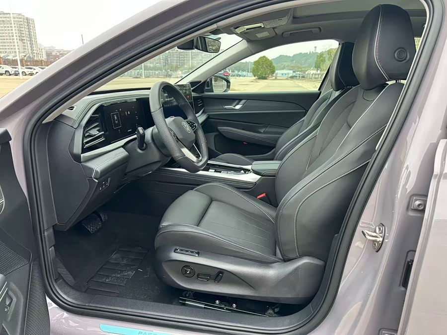 Volkswagen Passat 2024 car image #7