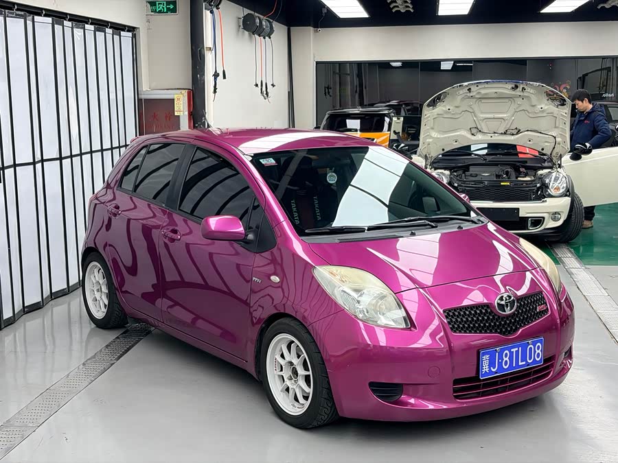 Toyota Yaris 2011 car image #7