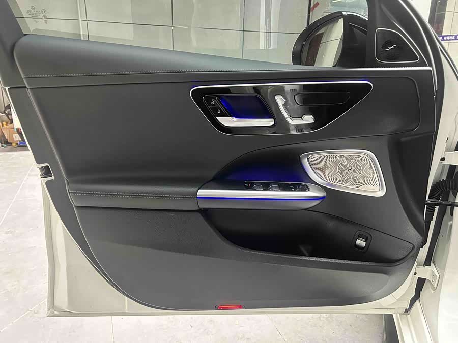 Mercedes-Benz C Class 2023 car image #7