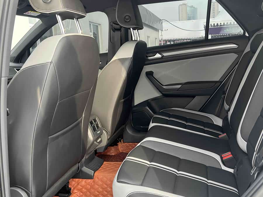 Volkswagen T-Roc 2025 immagine di auto #7