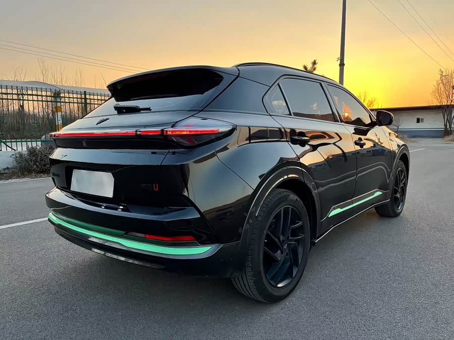 哪吒汽车 哪吒U 2022 汽车图片 #7