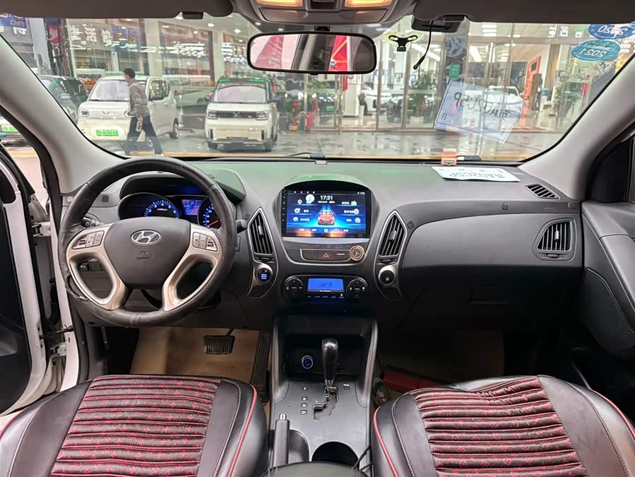 Hyundai ix35 2015 car image #7