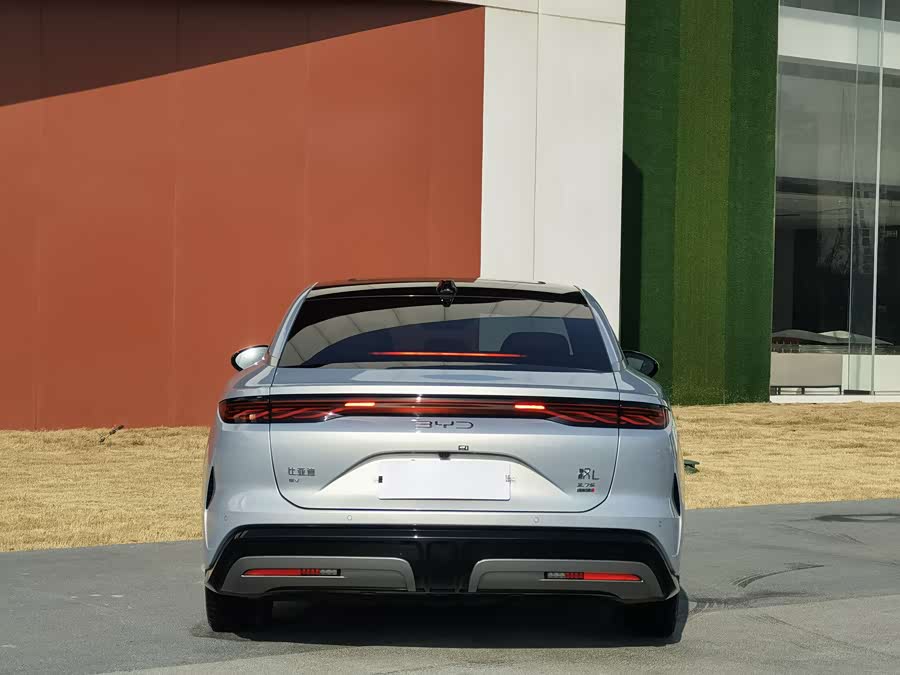 BYD HanL 2025 #7 BYD HanL 2025 car image #7