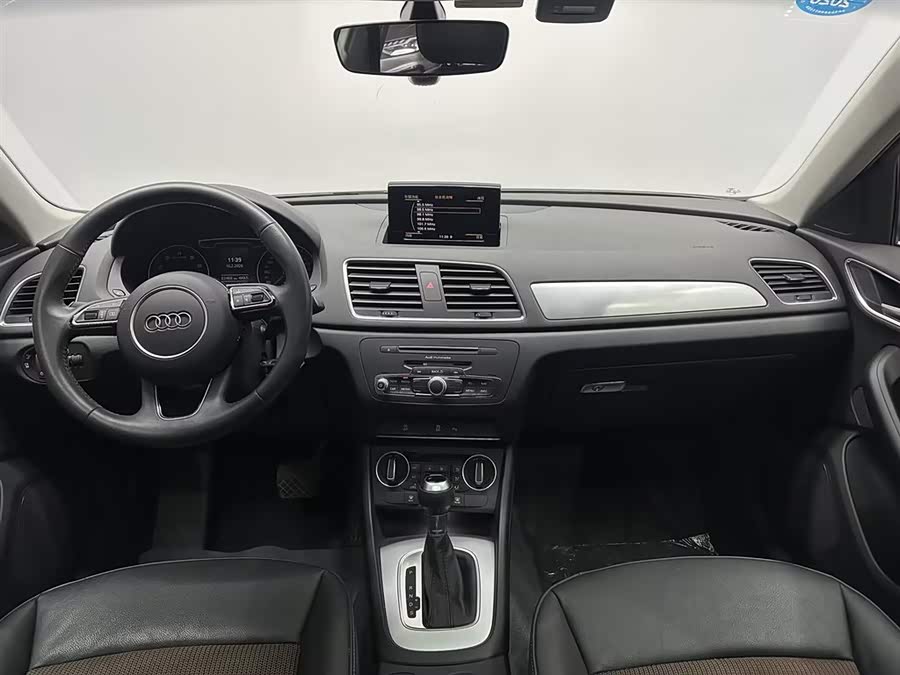 Audi Q3 2019 car image #7