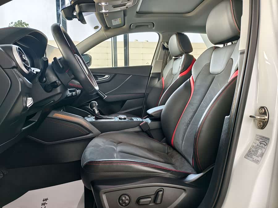 Audi Q2L 2024 صورة سيارة #7