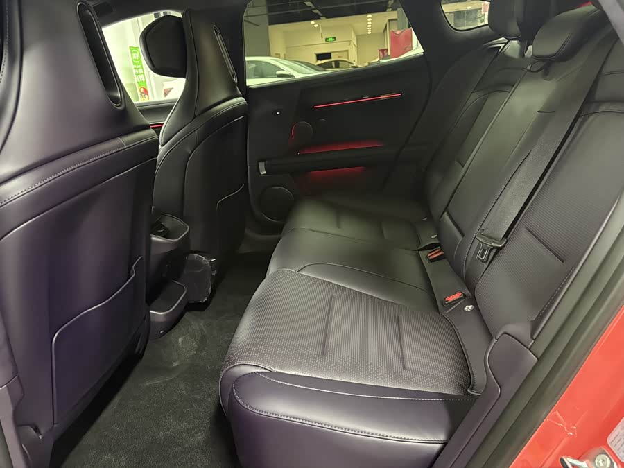 Avatr 06 2025 car image #7