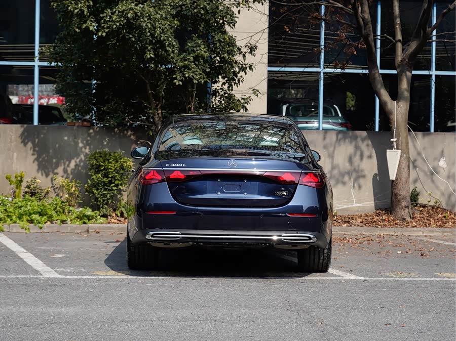 Mercedes-Benz E Class 2023 car image #7