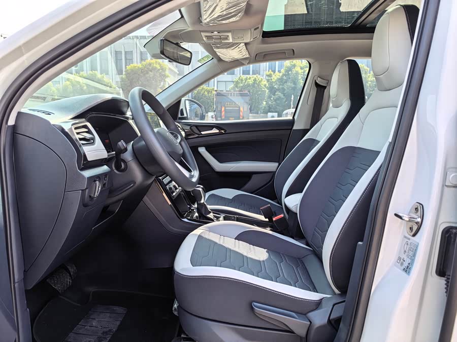 Volkswagen Tharu 2025 immagine di auto #7