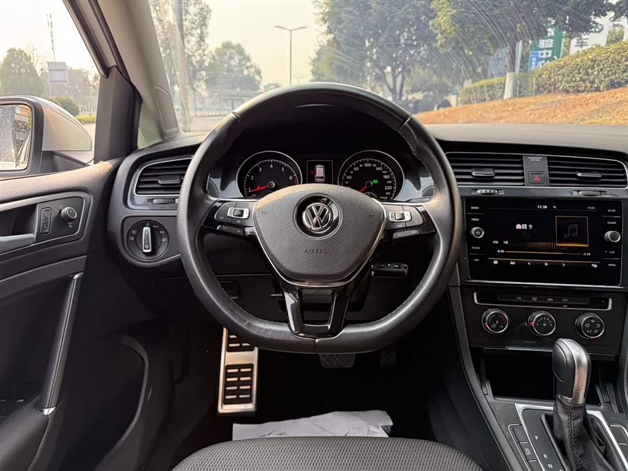 Volkswagen Golf (Imported) 2019 car image #7