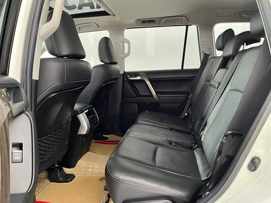 Toyota Land Cruiser Prado 2019 immagine di auto #7