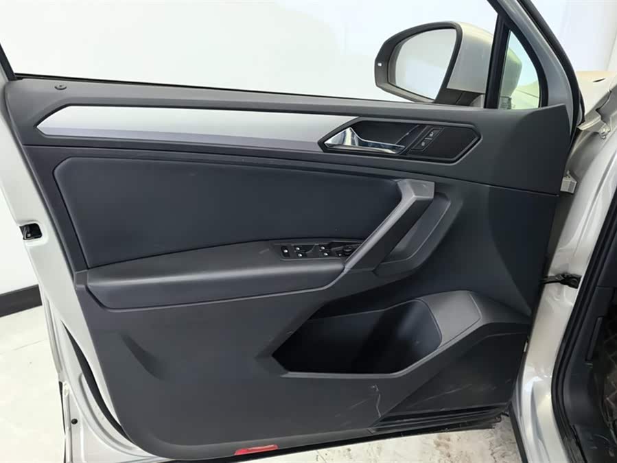 Volkswagen Tiguan L 2020 car image #7