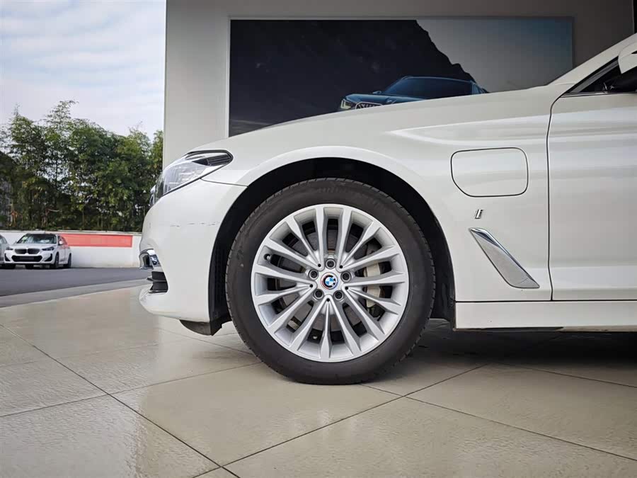 BMW 5 Series New Energy 2019 car image #7