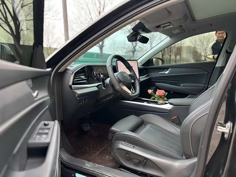 Volkswagen Passat 2024 immagine di auto #7