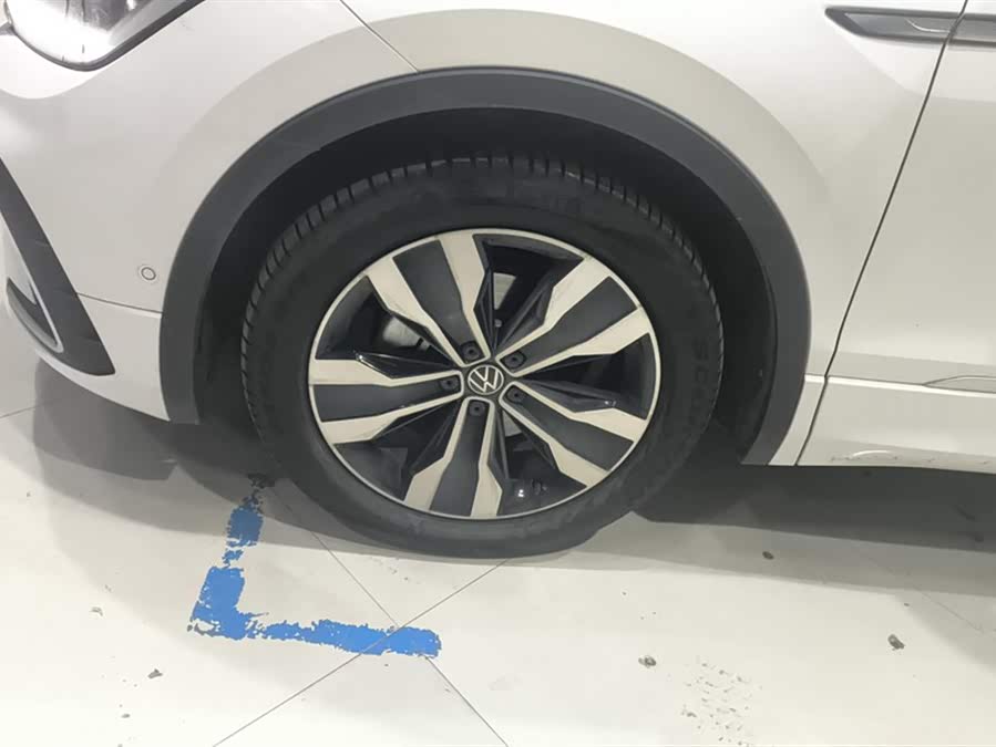 Volkswagen Tiguan L 2022 car image #7