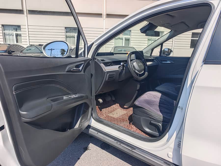 哪吒汽车 哪吒V 2020 汽车图片 #7