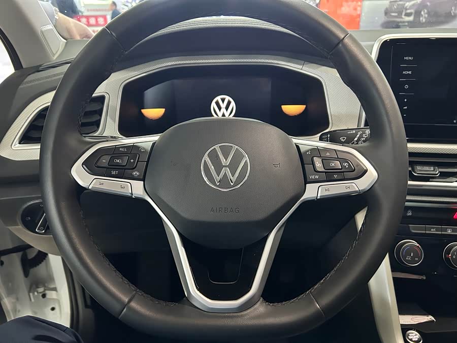 Volkswagen T-Roc 2026 car image #7