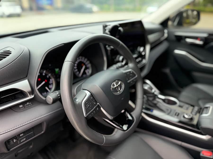 Toyota Highlander 2023 car image #7