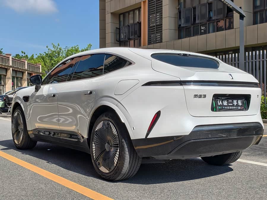 Avatr 11 2024 car image #7