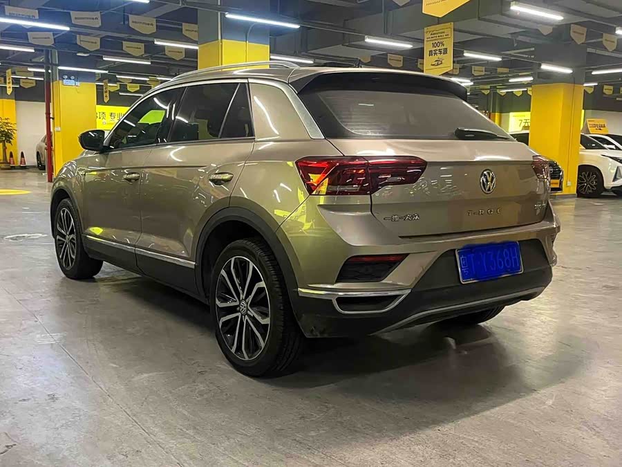 Volkswagen T-Roc 2020 car image #7