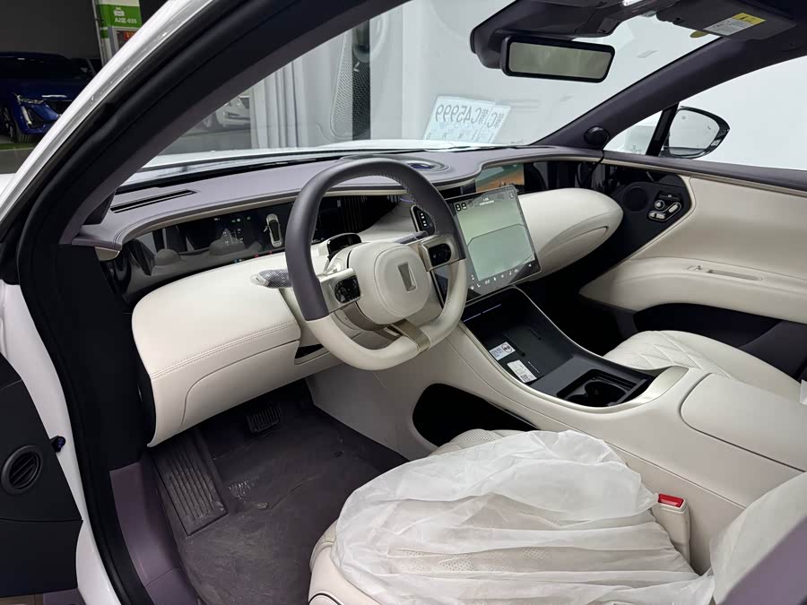 Avatr 11 2025 car image #7