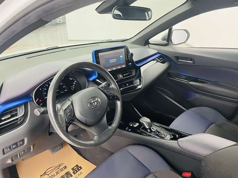 Toyota C-HR 2020 car image #7
