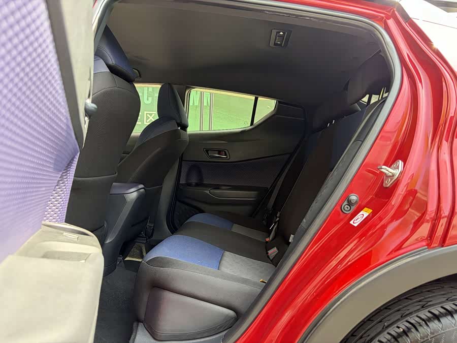 Toyota C-HR 2018 car image #7