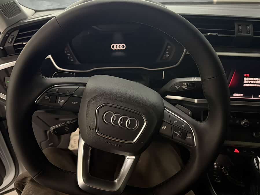 Audi Q3 2023 car image #7