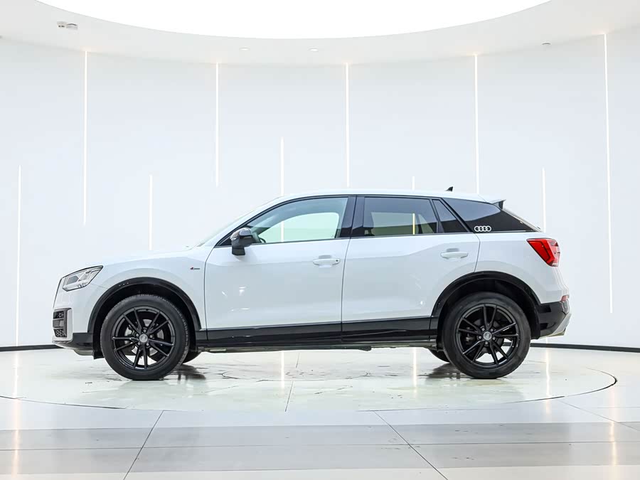 Audi Q2L 2021 car image #7