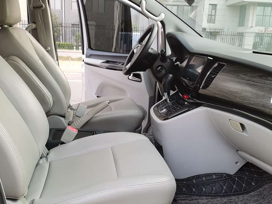 JAC 2015 #7 JAC 2015 car image #7