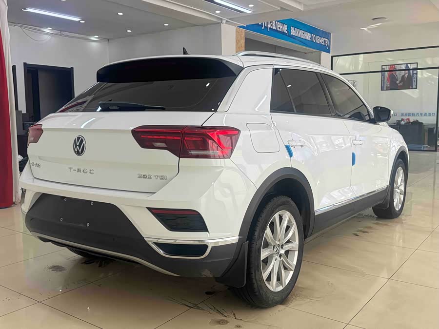 Volkswagen T-Roc 2021 car image #7