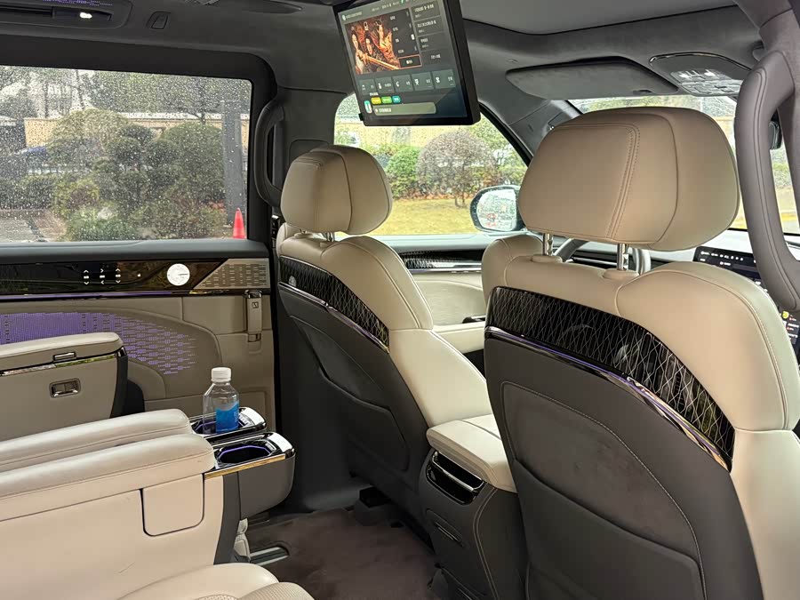 Zeekr 009 2023 car image #7