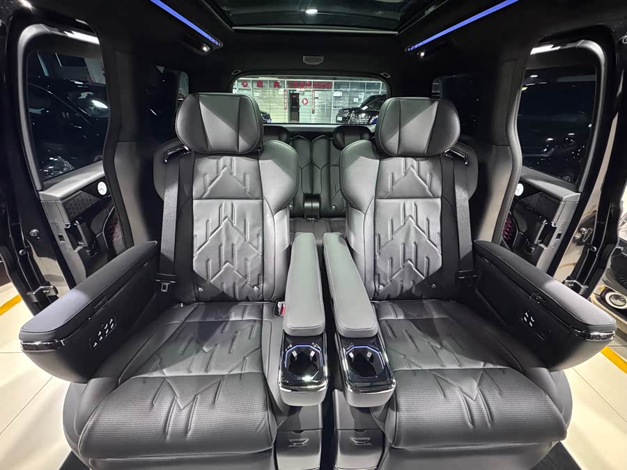 极氪 极氪009 2025 汽车图片 #7