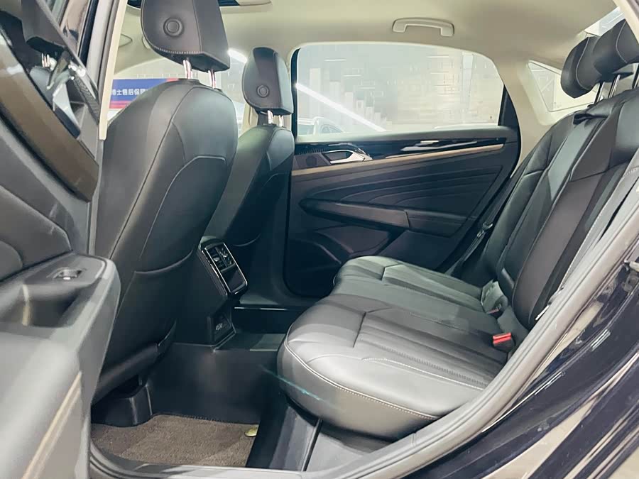 Volkswagen Passat 2020 car image #7