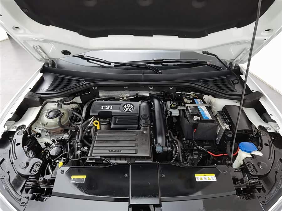 Volkswagen T-Roc 2026 car image #7