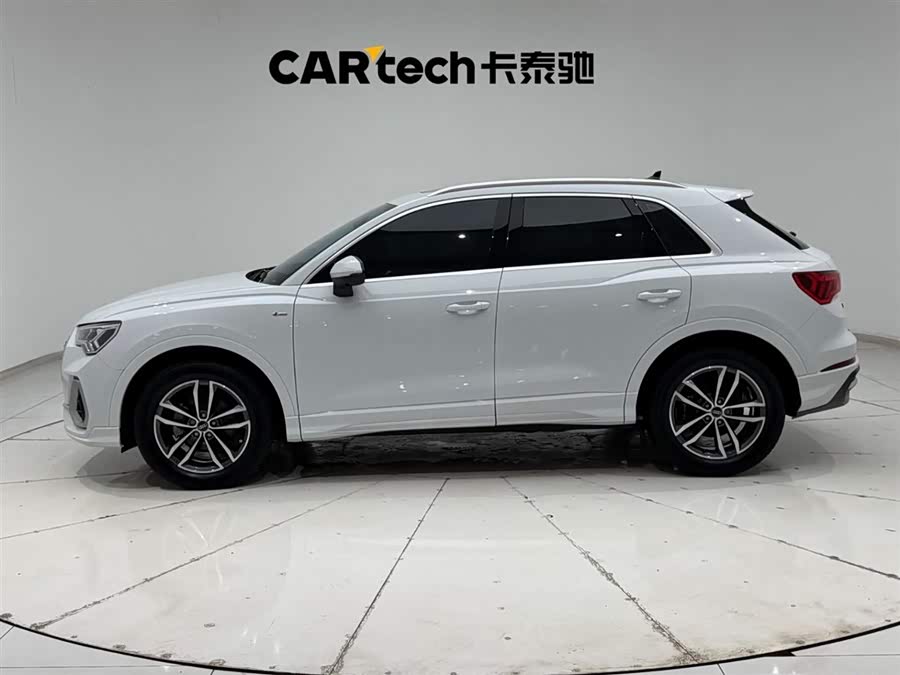 Audi Q3 2022 car image #7