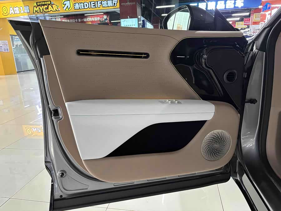 Avatr 07 2024 car image #7