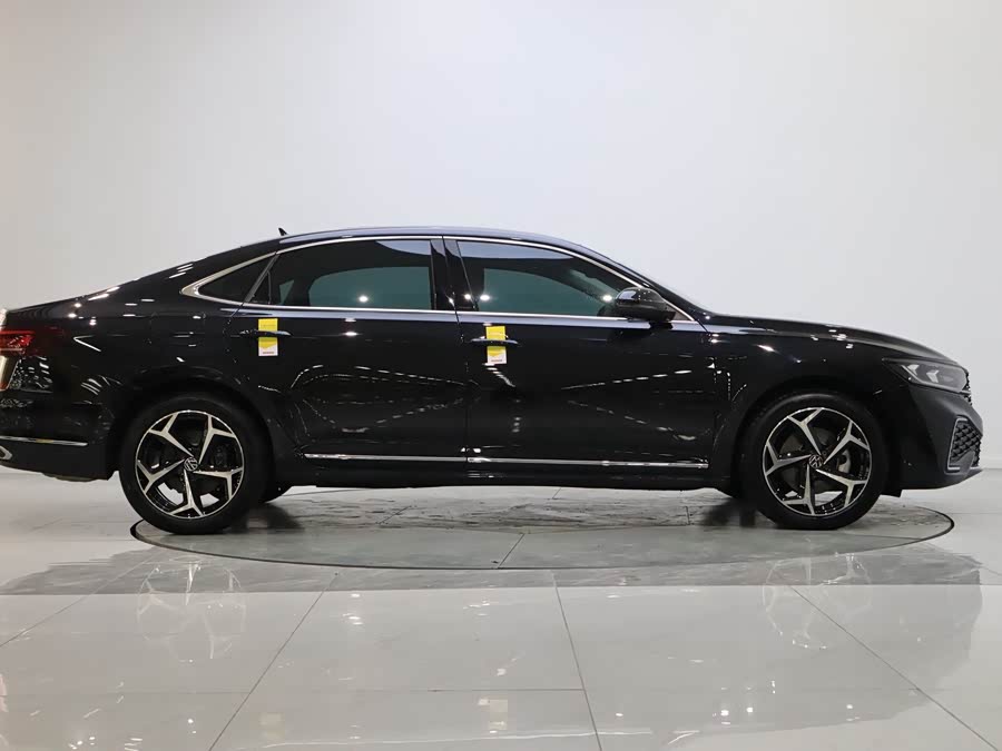 Volkswagen Passat 2025 car image #7