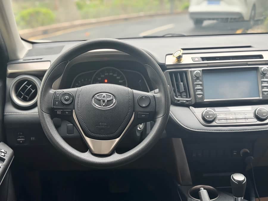 Toyota RAV4 2015 car image #7