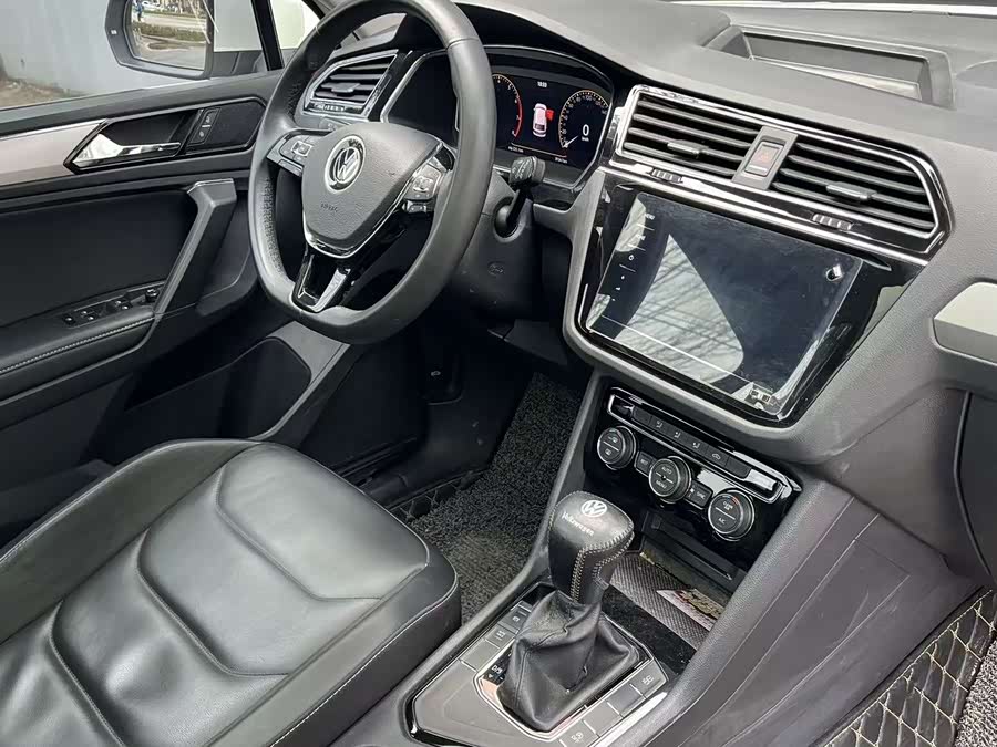 Volkswagen Tiguan L 2021 car image #7