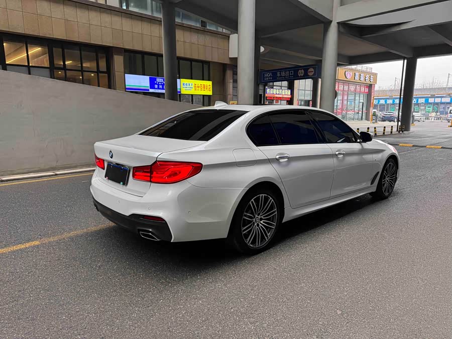 BMW 5 Series 2018 imagem de carro #7