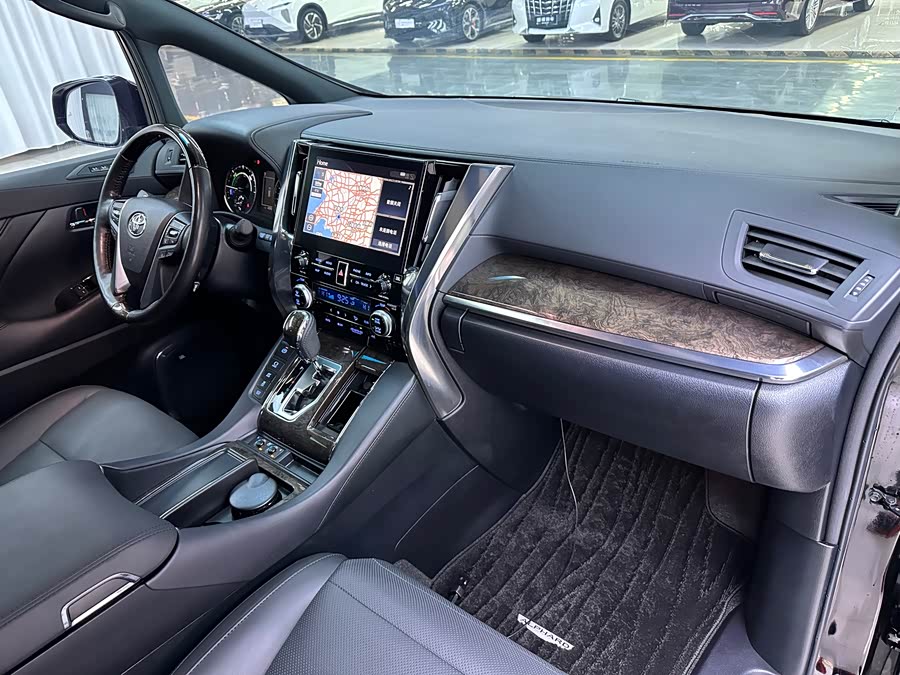 Toyota Alphard 2021 immagine di auto #7
