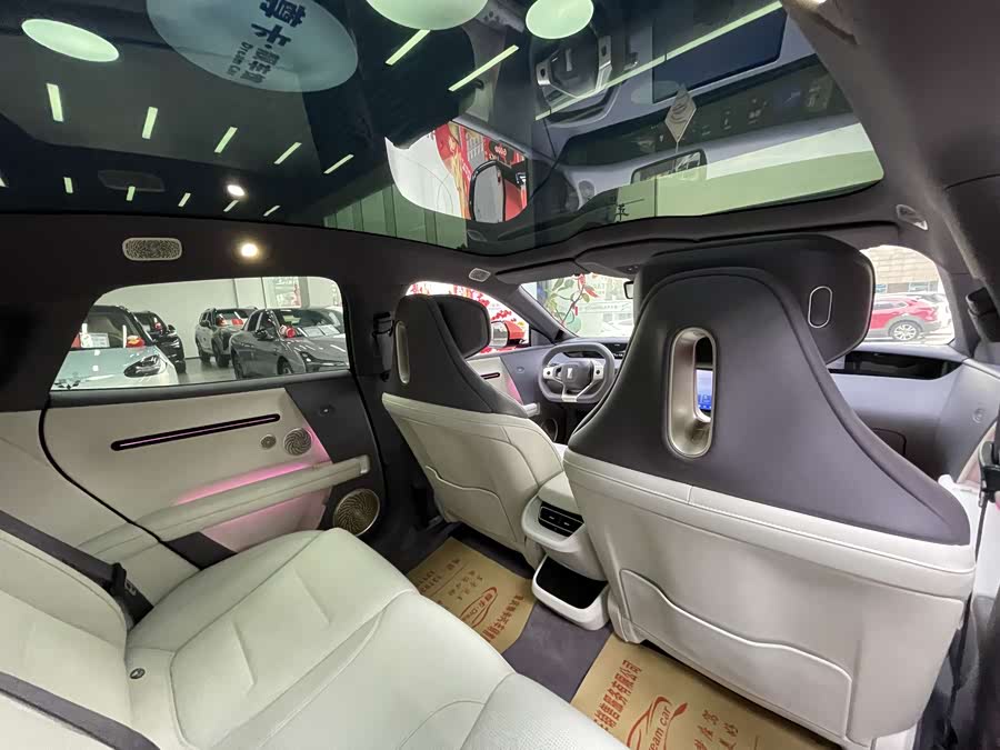 Avatr 06 2025 car image #7