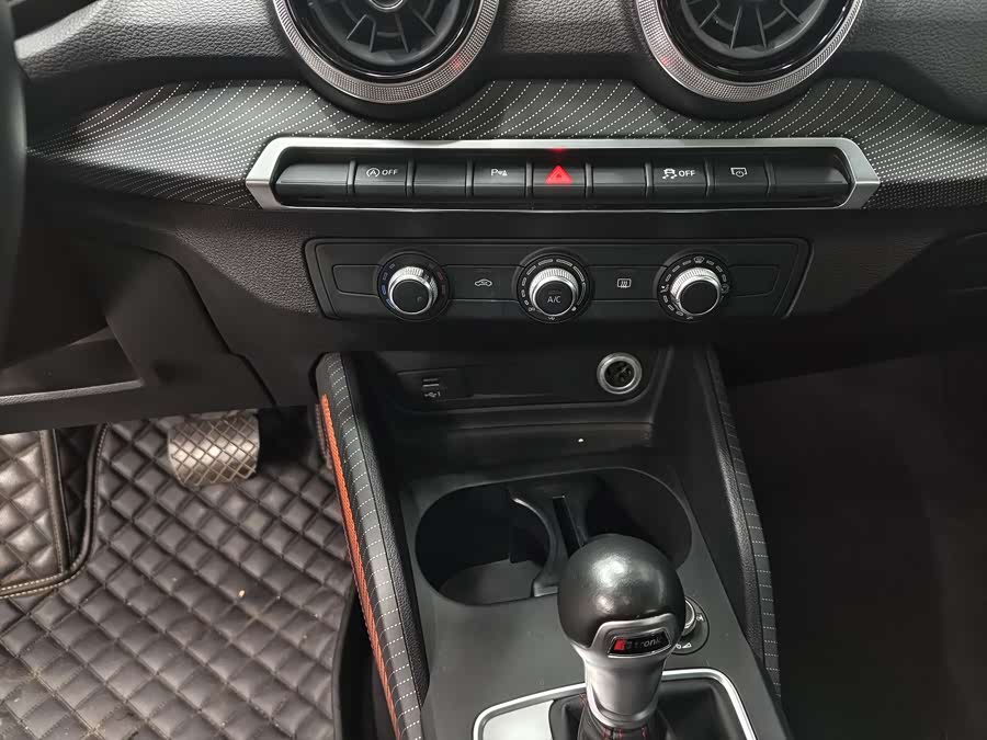 Audi Q2L 2022 imagen de coche #7