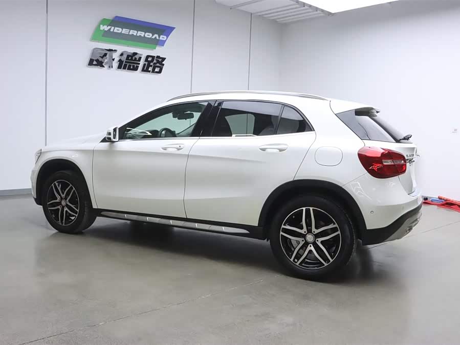 Mercedes-Benz GLA Class 2016 car image #7